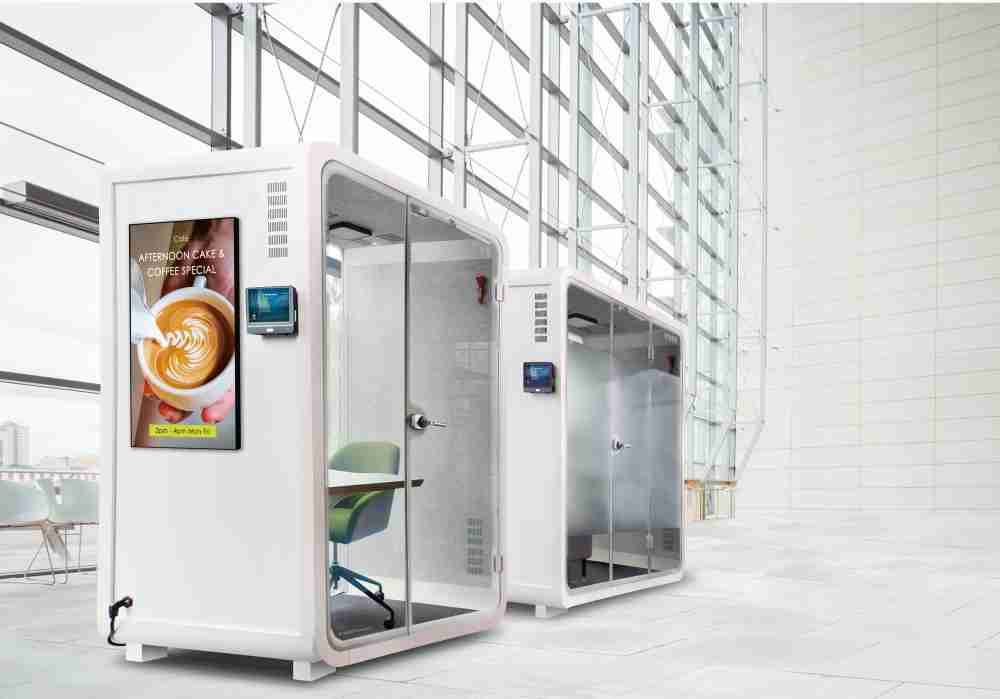 壹号平台子公司达擎之智慧行动办公舱，，，，采用PDLC智能调光玻璃设计，，，，透过通电与断电的电流切换，，，，呈现透明与雾面效果，，，具节能降耗特性并兼顾隐私，，确保信息安全