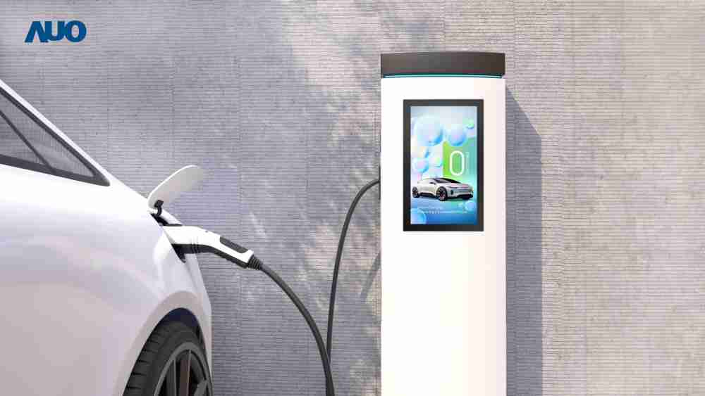 友達〝EVSE車用充電樁解決方案〞專為電動汽車充電樁設計，，，具有高亮度、、、克服戶外艱難環境的耐溫、、耐紫外線等特性，，，，並搭載散熱性及擴充性強的高效能工業電腦，，，可實現人機互動訴求，，，如資訊顯示、、支付等應用